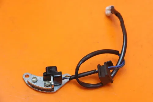 2009-2011 SUZUKI GSXR 1000 OEM ENGINE MOTOR COIL PICKUP PULSE PULSER SENSOR