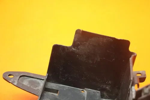 04 05 06 YAMAHA YZF R1 OEM REAR BACK TAIL UNDERTAIL BATTERY TRAY PLASTIC