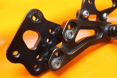 06-07 SUZUKI GSXR 600 750 LEFT REARSET REAR SET DRIVER FOOT PEG REST STOP