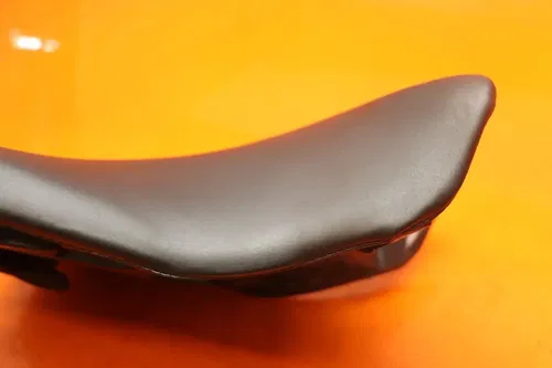 09-14 YAMAHA YZF R1 OEM FRONT DRIVERS SEAT PAD SADDLE PILLION