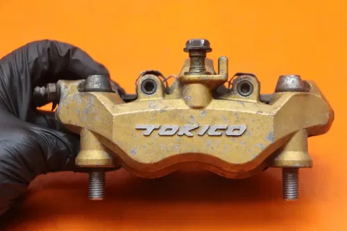 05-06 KAWASAKI NINJA ZX6R OEM RIGHT LEFT FRONT BRAKE CALIPER SET PAIR CALIPERS