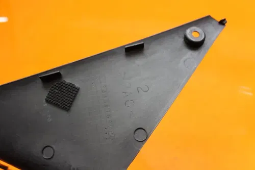 04 05 06 YAMAHA YZF R1 OEM PLASTIC RIGHT INNER FAIRING COWL PANEL TRIM OEM