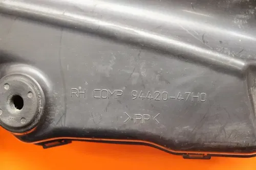 2009-2011 SUZUKI GSXR 1000 OEM RIGHT RAM AIR INTAKE DUCT TUBE