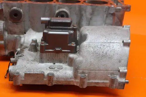 06-07 SUZUKI GSXR 750 OEM UPPER ENGINE TOP CRANKCASE CRANK CASES MOTOR BLOCK
