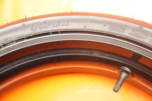 05-08 SUZUKI GSXR1000 OEM FRONT WHEEL RIM W TIRE