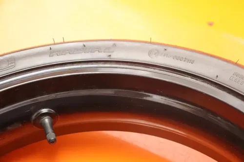 05-08 SUZUKI GSXR1000 OEM FRONT WHEEL RIM W TIRE
