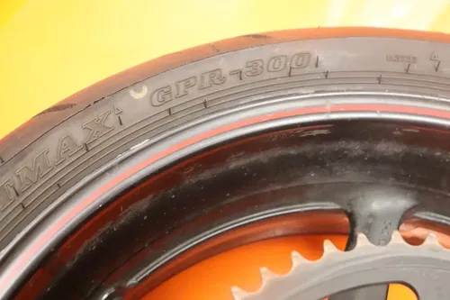 04-12 YAMAHA YZF R1 REAR WHEEL BACK RIM WITH DUNLOP TIRE