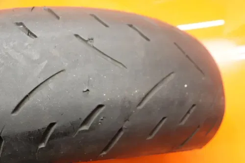 04-12 YAMAHA YZF R1 REAR WHEEL BACK RIM WITH DUNLOP TIRE