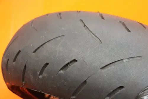 04-12 YAMAHA YZF R1 REAR WHEEL BACK RIM WITH DUNLOP TIRE