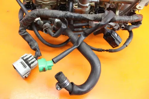 04 05 06 YAMAHA YZF R1 OEM MAIN FUEL INJECTORS / THROTTLE BODIES