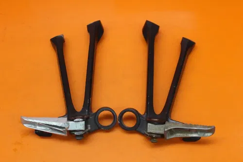 2009-2011 SUZUKI GSXR 1000 OEM REAR BACK PASSENGER PEG SET PAIR