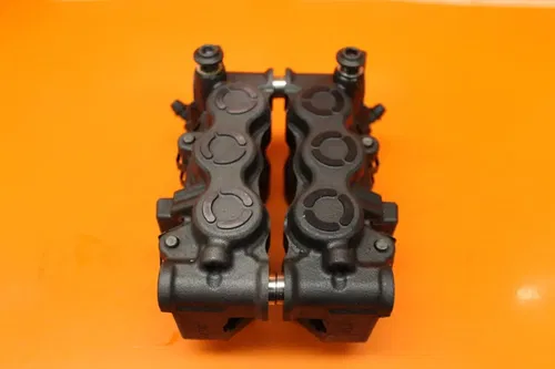 09-11 YAMAHA YZF R1 OEM RIGHT LEFT FRONT BRAKE CALIPER SET CALIPERS WITH PADS