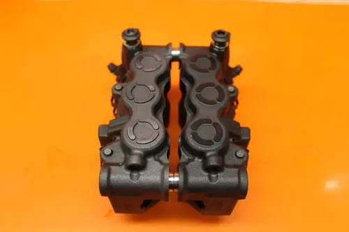 09-11 YAMAHA YZF R1 OEM RIGHT LEFT FRONT BRAKE CALIPER SET CALIPERS WITH PADS