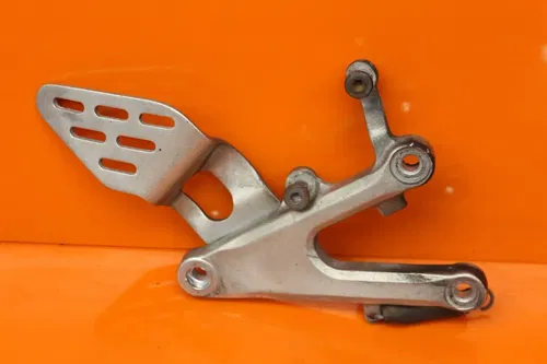 06-09 2006 YAMAHA YZF R6S OEM RIGHT REARSET REAR SET DRIVER FOOT PEG REST STOP
