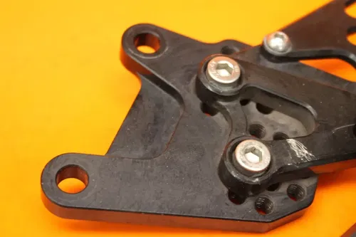 04-07-2007 KAWASAKI NINJA ZX10R OEM LEFT REARSET REAR SET FOOT PEG W SHIFTER