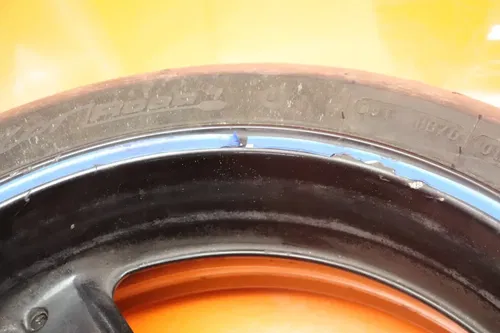 2001 YAMAHA YZF R6 OEM STRAIGHT REAR WHEEL BACK RIM W TIRE