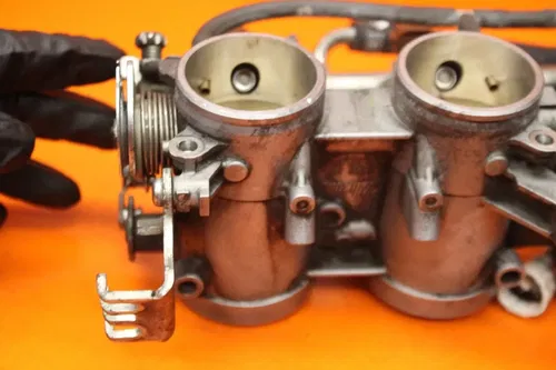 06-07 SUZUKI GSXR 750 OEM MAIN FUEL INJECTORS / THROTTLE BODIES
