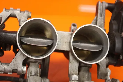 06-07 SUZUKI GSXR 750 OEM MAIN FUEL INJECTORS / THROTTLE BODIES