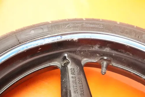 2001 YAMAHA YZF R6 OEM FRONT WHEEL RIM W TIRE