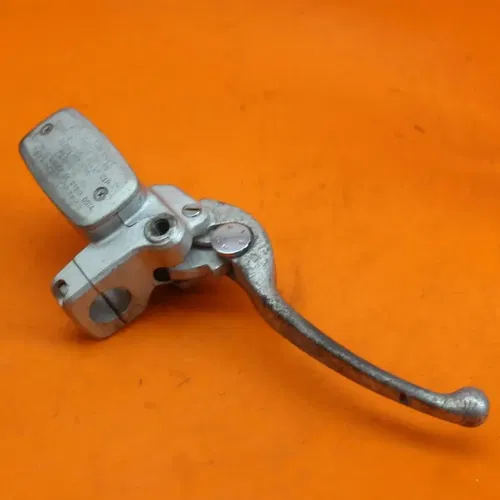 06-09 SUZUKI BOULEVARD M109R VZR1800 OEM FRONT BRAKE MASTER CYLINDER