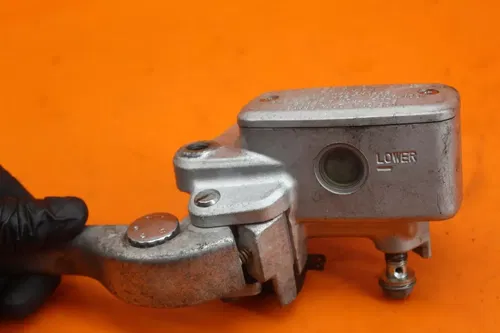 06-09 SUZUKI BOULEVARD M109R VZR1800 OEM FRONT BRAKE MASTER CYLINDER