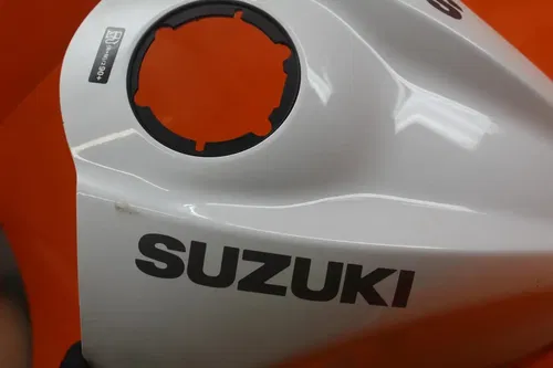 20-23 SUZUKI HAYABUSA OEM FRONT GAS TANK FUEL CELL FAIRING COWL COVER TRIM