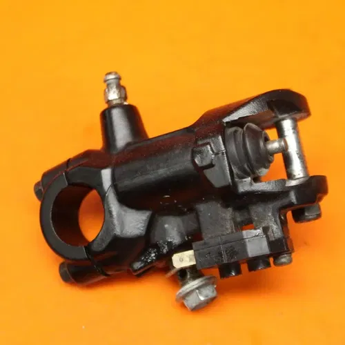 2005-2008 SUZUKI GSXR 1000 OEM FRONT BRAKE MASTER CYLINDER 59600-47H10