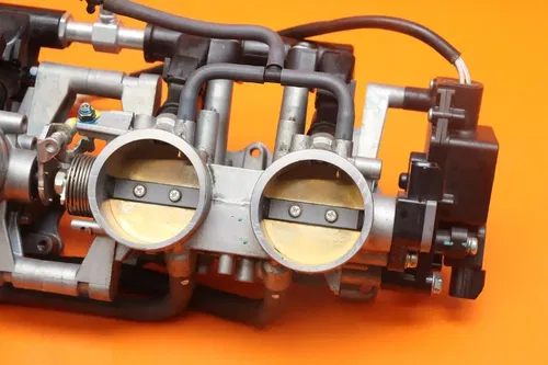 2009-2011 SUZUKI GSXR 1000 OEM MAIN FUEL INJECTORS / THROTTLE BODIES