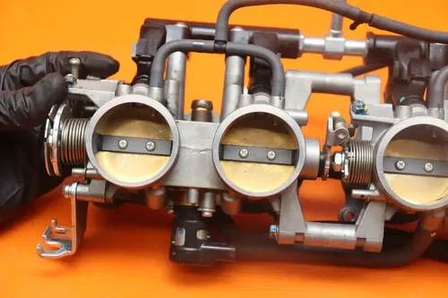 2009-2011 SUZUKI GSXR 1000 OEM MAIN FUEL INJECTORS / THROTTLE BODIES