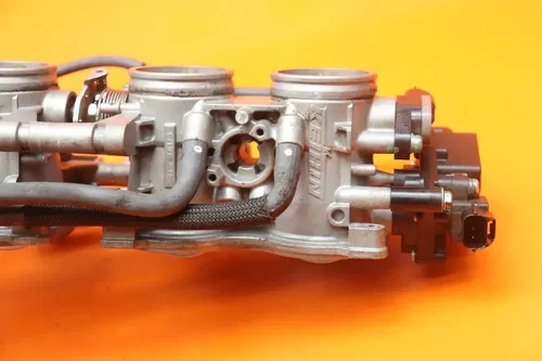2009-2011 SUZUKI GSXR 1000 OEM MAIN FUEL INJECTORS / THROTTLE BODIES