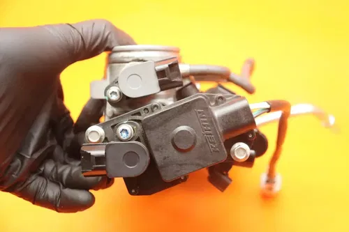 2009-2011 SUZUKI GSXR 1000 OEM MAIN FUEL INJECTORS / THROTTLE BODIES