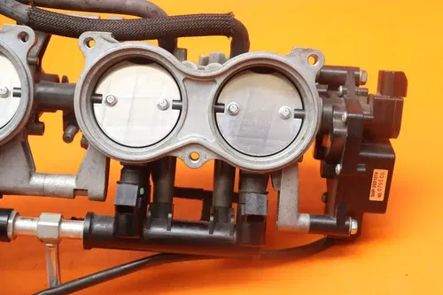 2009-2011 SUZUKI GSXR 1000 OEM MAIN FUEL INJECTORS / THROTTLE BODIES