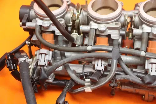 02-03 YAMAHA YZF R1 OEM MAIN FUEL INJECTORS / THROTTLE BODIES