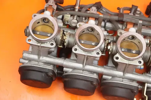 02-03 YAMAHA YZF R1 OEM MAIN FUEL INJECTORS / THROTTLE BODIES