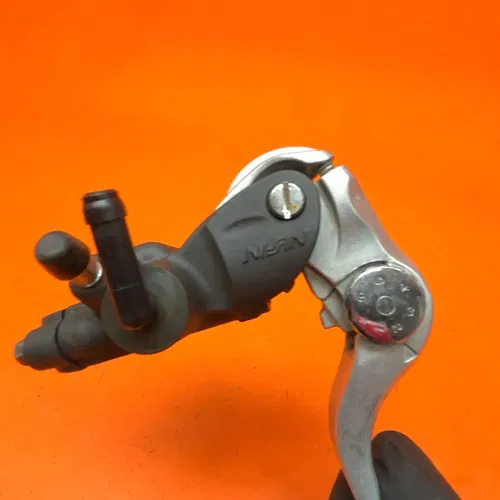 2009-2013 SUZUKI GSXR 1000 OEM FRONT BRAKE MASTER CYLINDER WITH LEVER