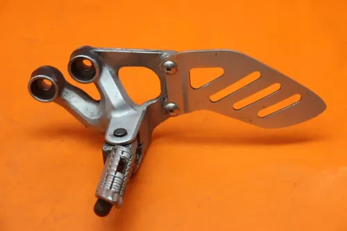 06-07 SUZUKI GSXR 600 750 OEM LEFT REARSET REAR DRIVER FOOT PEG BRACKET MOUNT