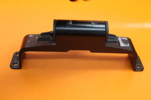 04-06 YAMAHA YZF R1 OEM GAS TANK FUEL CELL PETROL RESERVOIR BRACKET MOUNT