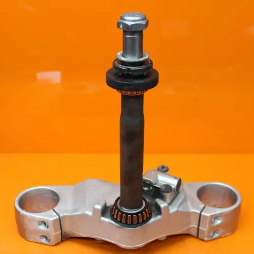 06-12 SUZUKI BOULEVARD M109R VZR1800 OEM FRONT FORKS CLAMP LOWER TRIPLE TREE