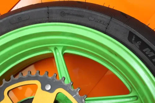 2013-2017 KAWASAKI NINJA ZX6R STRAIGHT REAR WHEEL BACK RIM W NEW MICHELIN TIRE