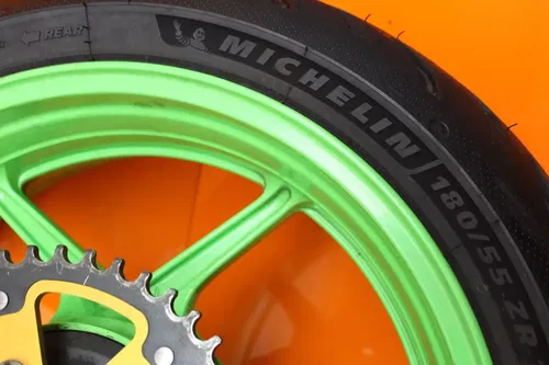 2013-2017 KAWASAKI NINJA ZX6R STRAIGHT REAR WHEEL BACK RIM W NEW MICHELIN TIRE