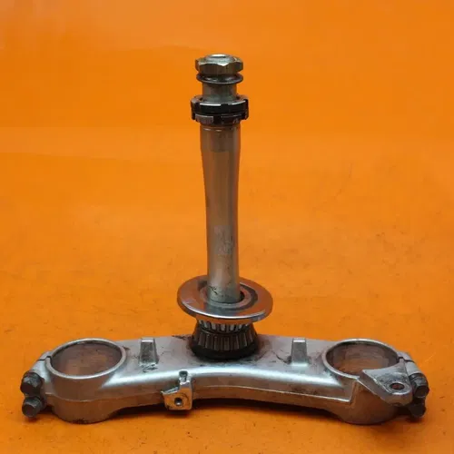 99-07 SUZUKI GSXR1300R BUSA OEM STRAIGHT FRONT FORKS CLAMP LOWER TRIPLE TREE
