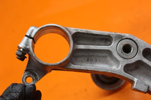99-07 SUZUKI GSXR1300R BUSA OEM STRAIGHT FRONT FORKS CLAMP LOWER TRIPLE TREE