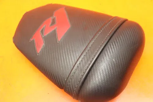 04-06 YAMAHA YZF R1 OEM REAR BACK PASSENGER TANDEM SEAT PAD SADDLE PILLION