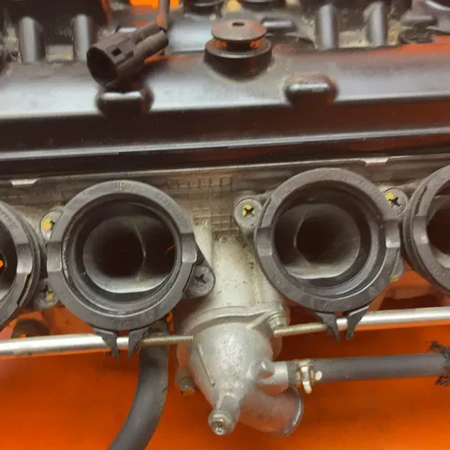 12-16 SUZUKI GSXR 1000 OEM ENGINE TOP END CYLINDER HEAD