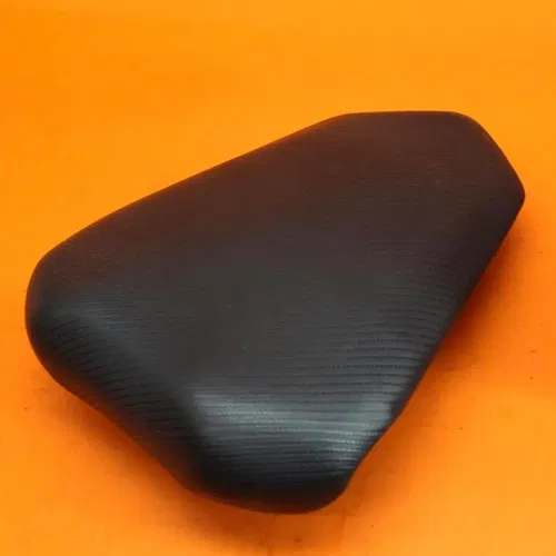 04 05 06 YAMAHA YZF R1 OEM REAR BACK PASSENGER TANDEM SEAT PAD SADDLE PILLION