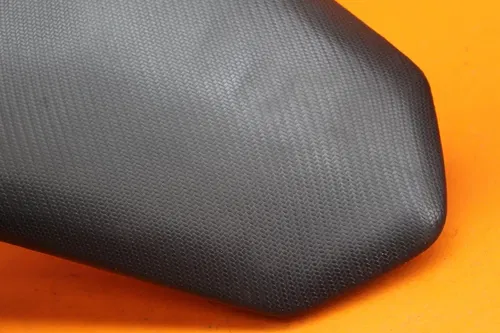 04 05 06 YAMAHA YZF R1 OEM REAR BACK PASSENGER TANDEM SEAT PAD SADDLE PILLION