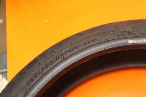 120/70 ZR 17 MOTORCYCLE FRONT DUNLOP ROADSPORT 2 TIRE