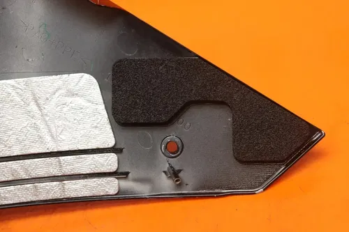 2009-2014 YAMAHA YZF R1 OEM RIGHT LOWER BOTTOM BELLY SIDE FAIRING COWL