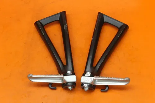 06-20 YAMAHA YZF R6 OEM REAR BACK PASSENGER PEG SET PAIR