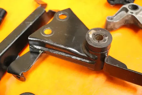 2013-2017 KAWASAKI NINJA EX300 OEM ENGINE MOTOR MOUNT STAY BRACKETS 31059-0061